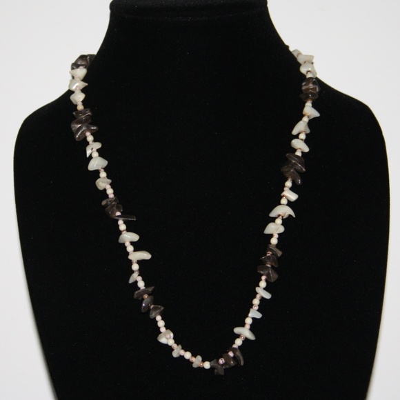 🐚🤍🌊 Beautiful Vintage Shell Necklace - Picture 1 of 4